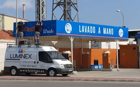 rotulo-corporeo-fueling-wash9