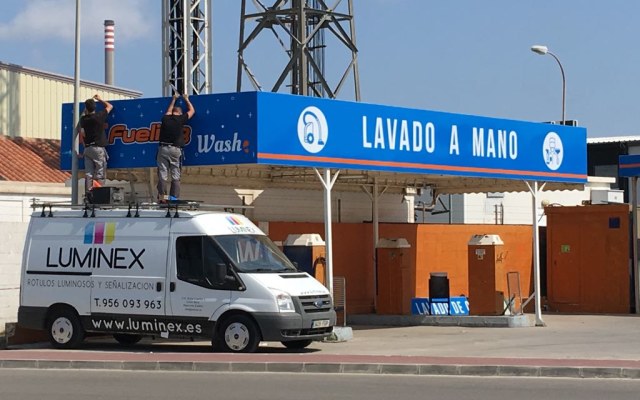 rotulo-corporeo-fueling-wash9