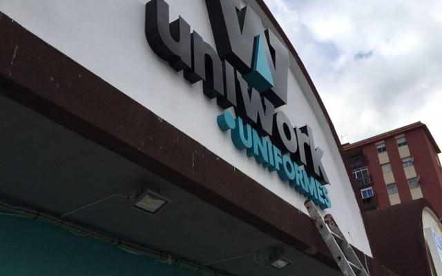 rotulo-corporeo-uniwork-uniformes4